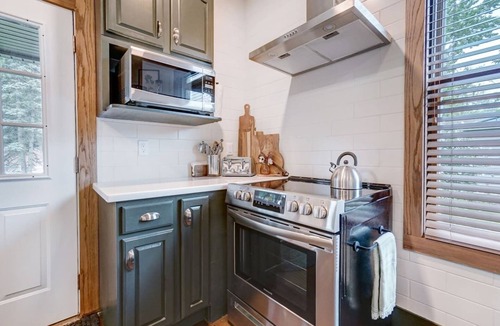 New Haven House | 4BR Family-Friendly Vacation Rental | Pets OK | Sleeps 9