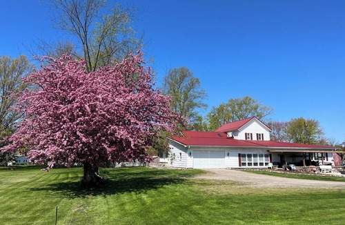Nappanee House | 5-bedroom FarmHouse with WiFi, Large Gathering Room, Dining kitchen in Nappanee