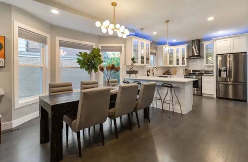 Chicago House | 5 Star Epicurean Experience with Hip, Modern, Gazebo with BBQ Grill & Sleeps 16