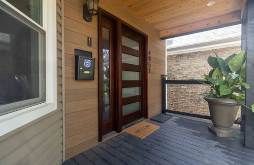 Chicago House | 5 Star Epicurean Experience with Hip, Modern, Gazebo with BBQ Grill & Sleeps 16