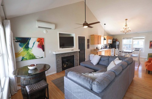 Taylorsville House | #56 Southern Lights - Family Lakefront Retreat with Hot Tub and Resort Pool