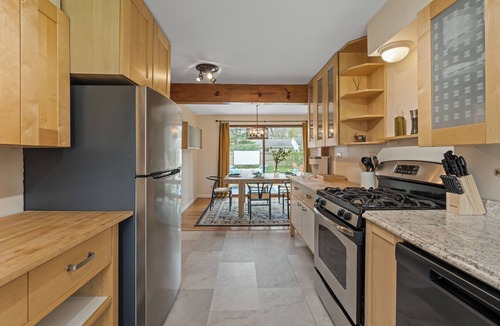 Mishawaka House | 5bd Urban Retreat: Colleges Nearby BBQ Poker Football Weekends