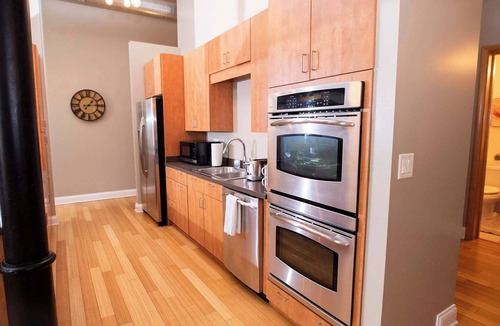 Wholesale District Apartment | 7 Beds off Georgia Street Near Convention Center
