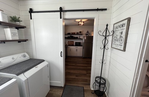 Noblesville House | 7 mi to Grand Park, 1 mi to Mustard Seed, 5 min to downtown Noblesville!