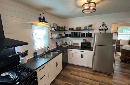 Noblesville House | 7 mi to Grand Park, 1 mi to Mustard Seed, 5 min to downtown Noblesville!