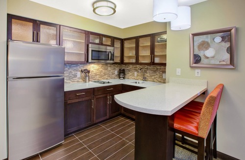 Benton Harbor Condo | Accessible 1BR Suite w/Roll-In Shower & Breakfast