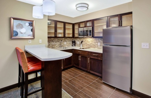 Benton Harbor Apartment | Accessible 2BR Suite w/Dining Area & Breakfast