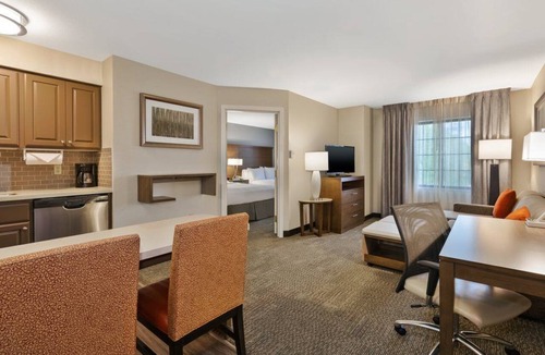 Kalamazoo Apartment | Accessible 2BR Suite w/ Tub | Breakfast + Pool