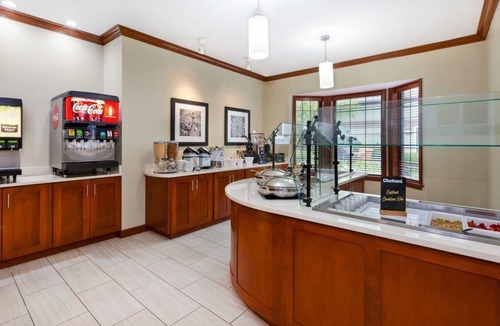 Kalamazoo Apartment | Accessible 2BR Suite w/ Tub | Breakfast + Pool
