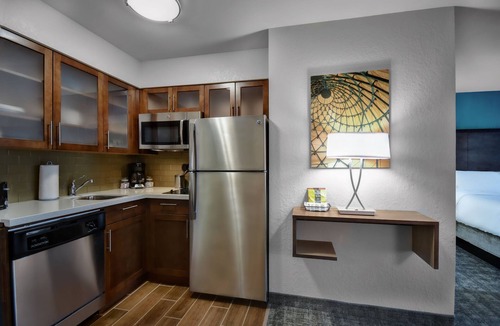 Holland Apartment | ADA Studio w/ Tub | Near Lake Michigan Beaches
