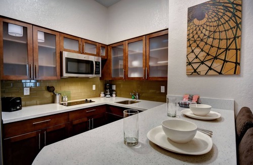 Holland Apartment | ADA Suite w/Roll-in Shower, Breakfast, & Pool