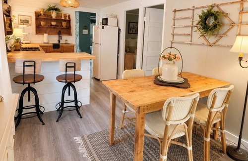 Warsaw Cottage | Adorable 2-bedroom cottage with lake access to Big Barbee