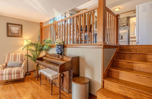 Jenison House | Almar · English Charm, 4beds, 3bath, Host 8+king and Queen