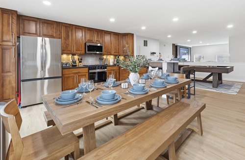 Downtown Indianapolis House | Amazing 5BR Retreat Near Downtown Indy
