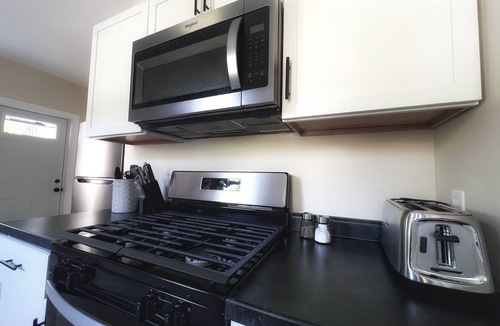 Roseland House | Amazing 6-bedroom house with spacious yard .3 miles from ND campus