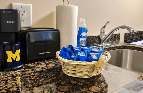 Burns Park Apartment | Ann Arbor Downtown Access - Walk to Stadium, Major Hospitals & Restaurants