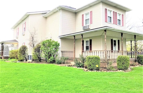 Paulding Apartment | Apt. 3 - Ensuite Bath, Roku, Fridge/Micro, Queen