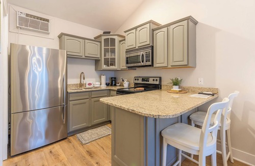 Saugatuck House | Arrowhead #4 - Walking distance to downtown Saugatuck, Updated studio