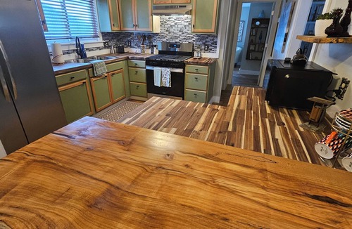 Freedom House | Artesian Spring house! 2 Bed, 2 bath, country setting, fire pit by the creek!