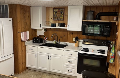 Silver Lake Cottage | Aug 17-22 OPEN! Huge deck, AC, pool, play area, walk to town, on channel, pet OK