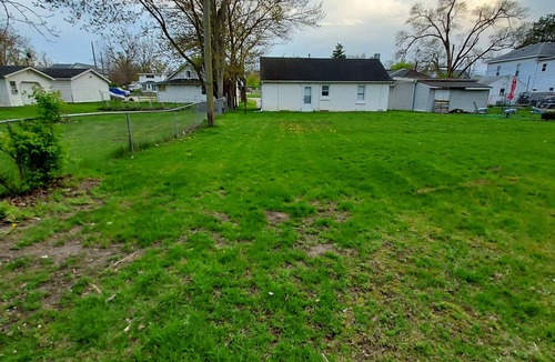 Dundee Cottage | Aunt Rose's cozy 1 bedroom cottage on the River Raisin in Dundee MI