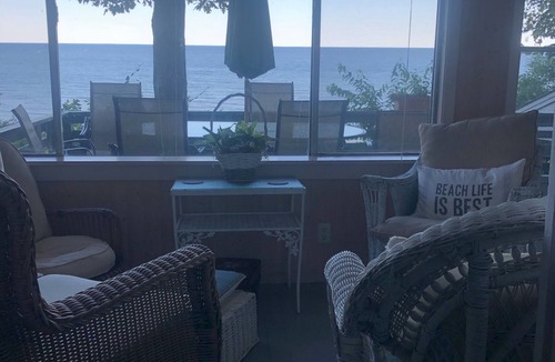 Grand Haven Cottage | Awake with the sound of the waves, lunch watching boats, sunset dinner