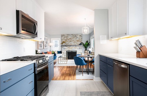 South Bend House | Backyard Vibes-Walk to ND-Dogs Welcome-BBall Hoop-Fire Pit-Sleeps 12-2024 Reno