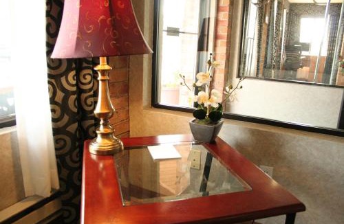 Battle Creek Hotel | Baymont by Wyndham Battle Creek Downtown