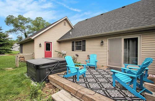 Bridgman House | Beach & Dunes Escape w/Hot Tub & Games Sleeps 13