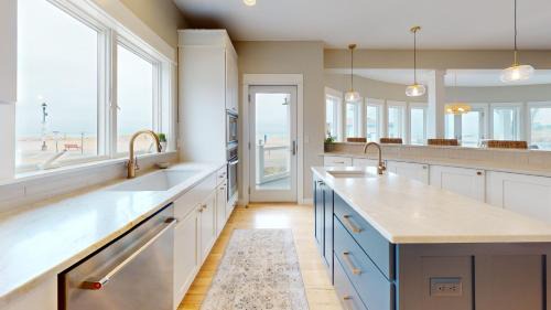 South Haven House | Beach Glass Cottage on North Beach w/Hot Tub - Unforgettable Views