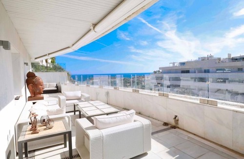 Puerto Banus Apartment | Beachfront duplex penthouse with private pool, 5' from Puerto Banus