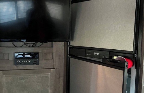Berrien Springs House | Beautiful 1 bedroom recreational vehicle with AC in Berrien Springs