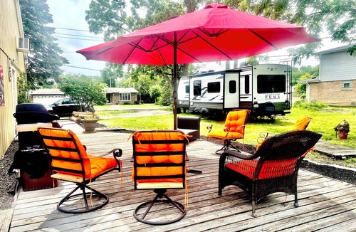 Hazel Green House | Beautiful 32' RV located in Chicago's South suburb - A unique experience!