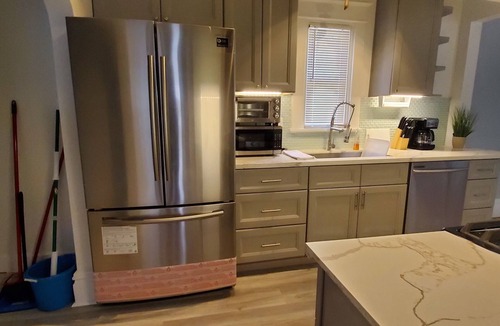 Northeast South Bend House | BEAUTIFUL 3bd 2br/BLOCKS AWAY FROM NOTRE DAME/EDDY ST