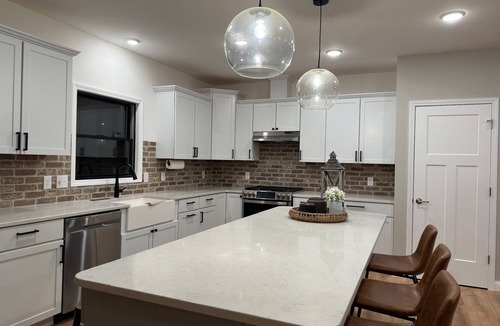 Sister Lakes House | Beautiful 5 star home overlooking Round Lake 6 bedrooms
