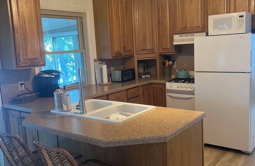 Three Rivers Cottage | Beautiful cottage on the lake 2 bedroom, 1 bath, sleeps 7-8