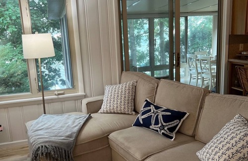 Three Rivers Cottage | Beautiful cottage on the lake 2 bedroom, 1 bath, sleeps 7-8