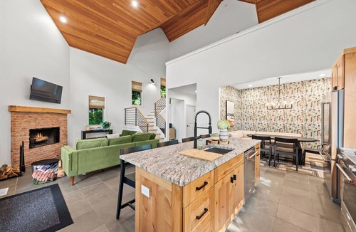 Shorewood-Tower Hills-Harbert House | Beautiful Harbert Home Close to Sandy Lake Michigan Beach!