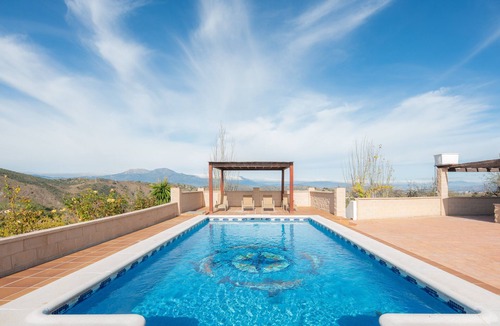 Coin House | Beautiful Holiday Home “Chalet andaluz Los Alberos” with Mountain View