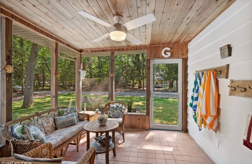 Michiana House | Beautiful home two blocks from the Lake Michigan shoreline. Perfect for large or multiple families.