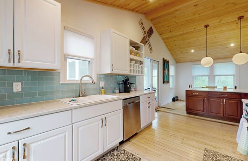 Lakeside House | Beautiful Lakeside MI vacation home with association beach access - late summer