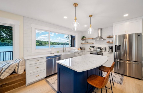 Cassopolis House | Beautiful Newly Renovated Lakefront Home Near Notre Dame