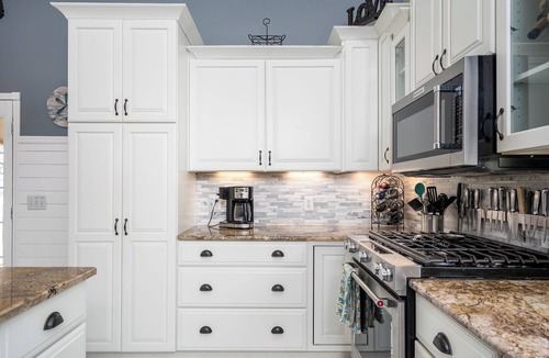 Grandville House | Beautiful, spacious luxury home in Michigan for 12 .