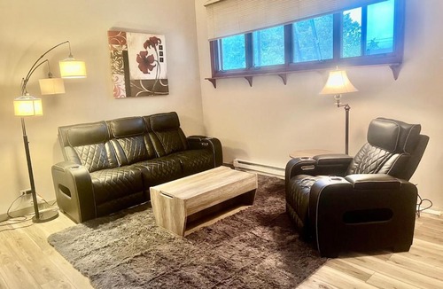 Forestview Apartment | Beautifully furnished one bedroom loft located in Chicago's South suburb of Alsip