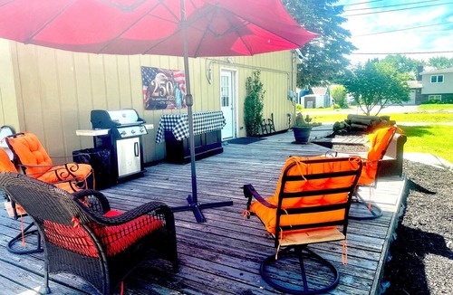 Hazel Green House | Beautifully furnished one bedroom loft located in Chicago's South side suburb