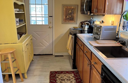 Hillsdale House | Beautifully furnished 3-bedroom home located half a mile from Hillsdale College