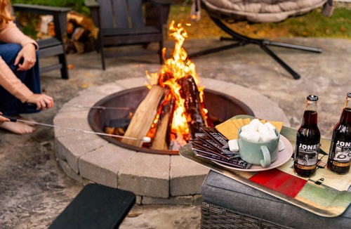 South Haven House | Bench bike-hot tub-3 blks beach-2 blks playground-firepit-games