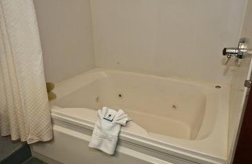 Simonton Lake Hotel | Best Western Elkhart Inn & Suites