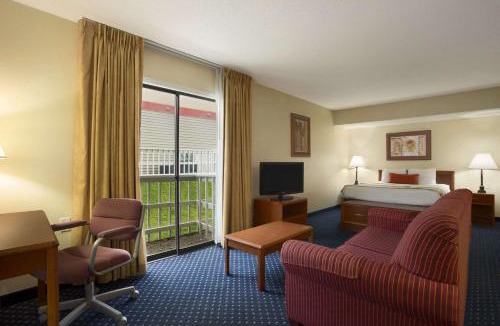 East Paris Hotel | Birch Hill Suites Grand Rapids