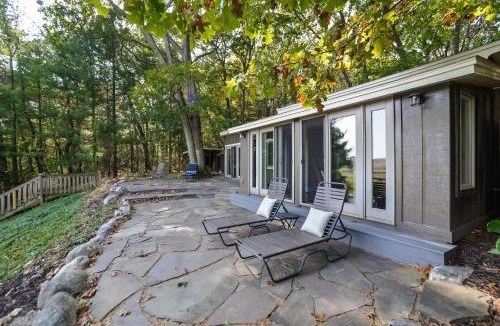 Saugatuck House | Blue Zen overlooking nature filled buoy beauty